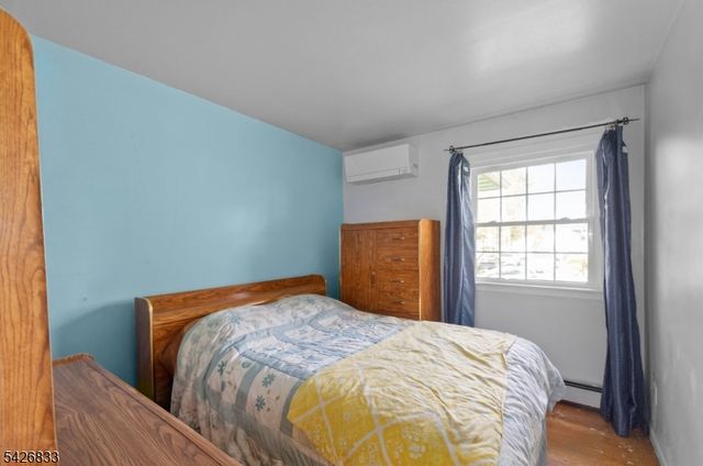 41 Cooper Ave, Roseland Boro, NJ 07068