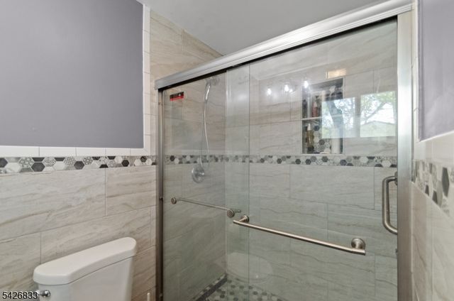 41 Cooper Ave, Roseland Boro, NJ 07068