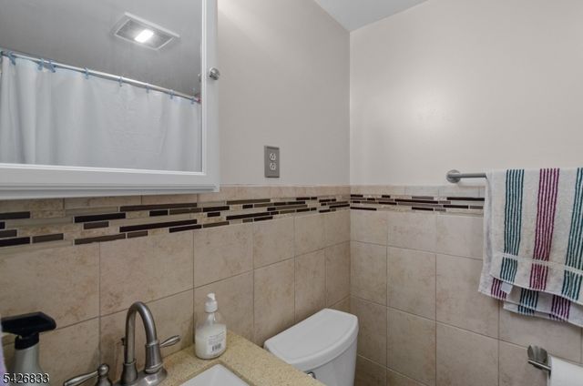 41 Cooper Ave, Roseland Boro, NJ 07068
