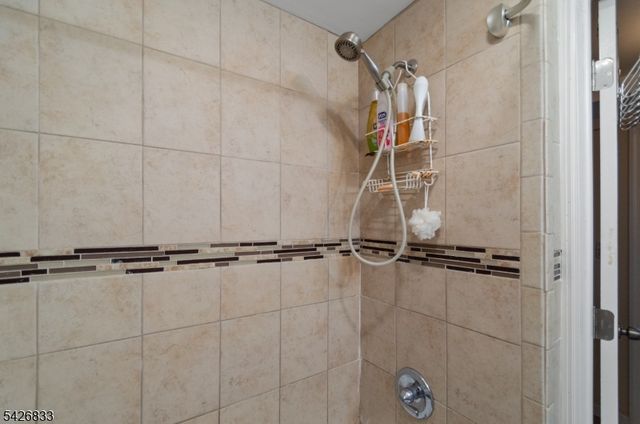 41 Cooper Ave, Roseland Boro, NJ 07068