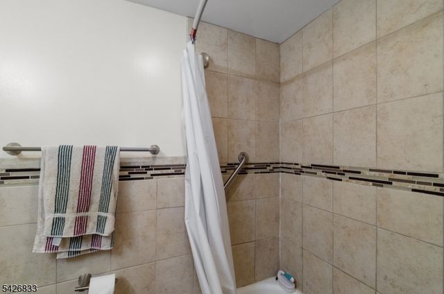 41 Cooper Ave, Roseland Boro, NJ 07068