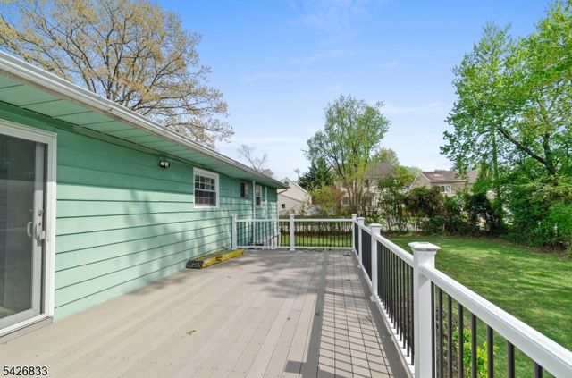 41 Cooper Ave, Roseland Boro, NJ 07068
