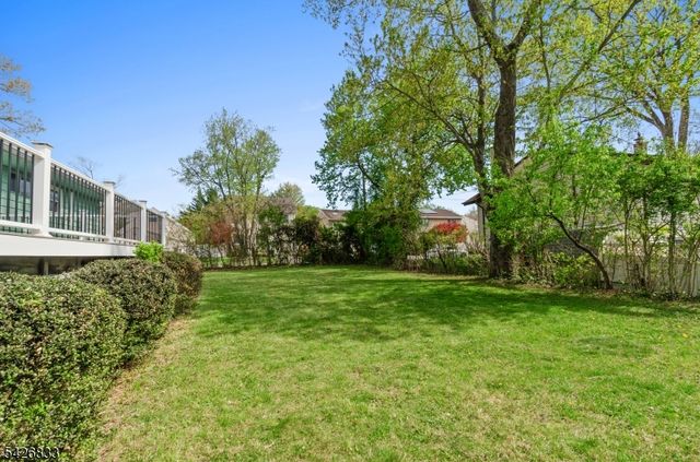 41 Cooper Ave, Roseland Boro, NJ 07068
