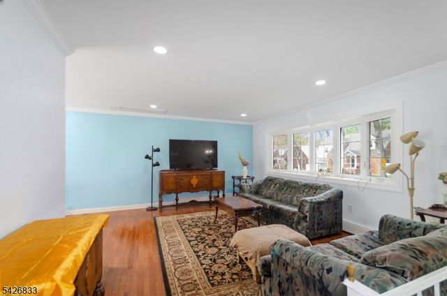 41 Cooper Ave, Roseland Boro, NJ 07068