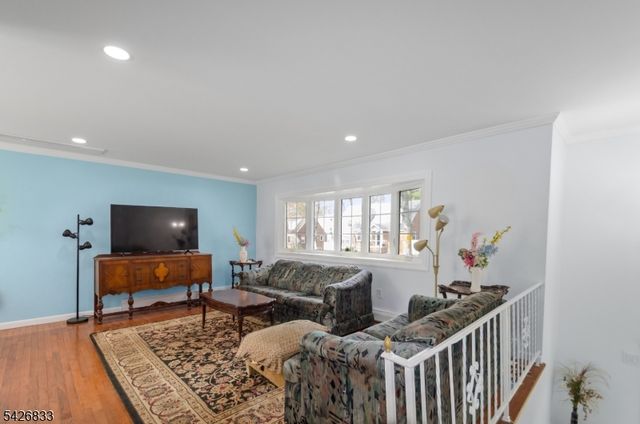 41 Cooper Ave, Roseland Boro, NJ 07068