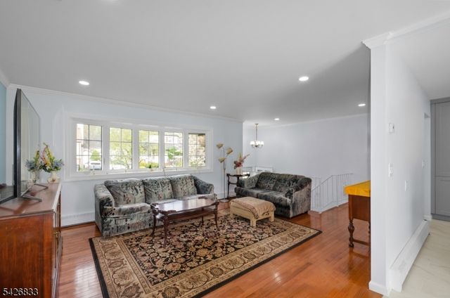 41 Cooper Ave, Roseland Boro, NJ 07068