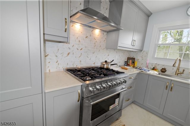 41 Cooper Ave, Roseland Boro, NJ 07068