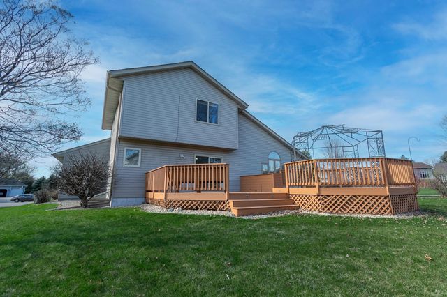 290 Pendryn Hill Overlook, Woodbury, MN 55125