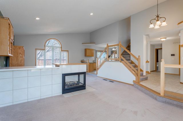 290 Pendryn Hill Overlook, Woodbury, MN 55125