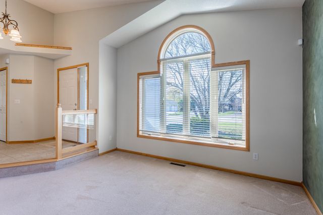 290 Pendryn Hill Overlook, Woodbury, MN 55125
