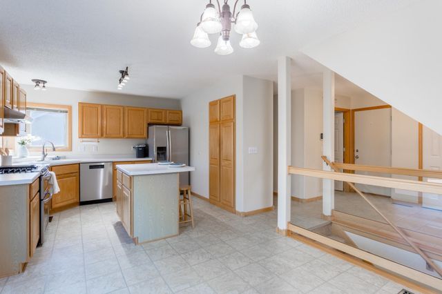 290 Pendryn Hill Overlook, Woodbury, MN 55125