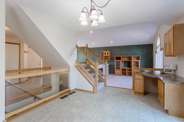 290 Pendryn Hill Overlook, Woodbury, MN 55125