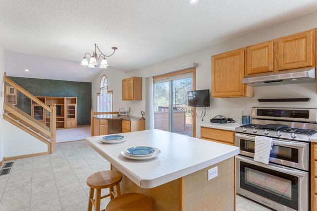 290 Pendryn Hill Overlook, Woodbury, MN 55125