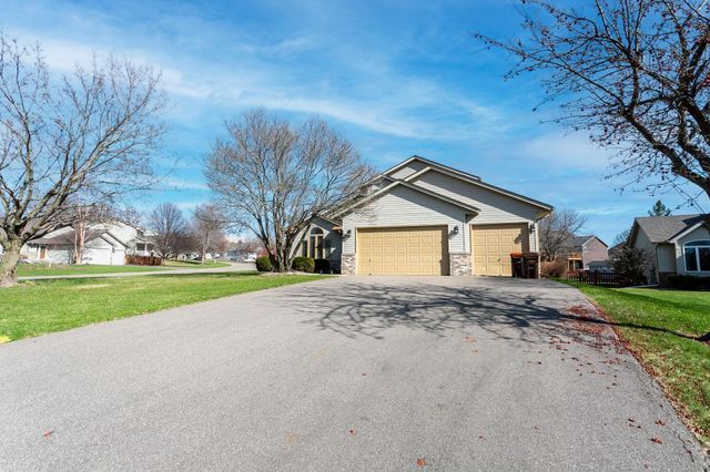 290 Pendryn Hill Overlook, Woodbury, MN 55125