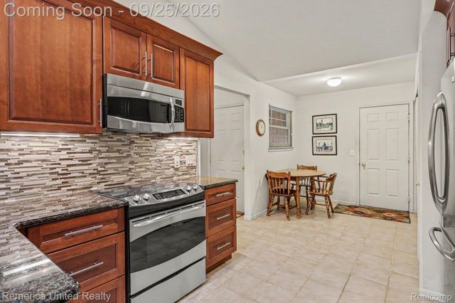 3132 Harbor Court, Waterford Charter Township, MI 48328