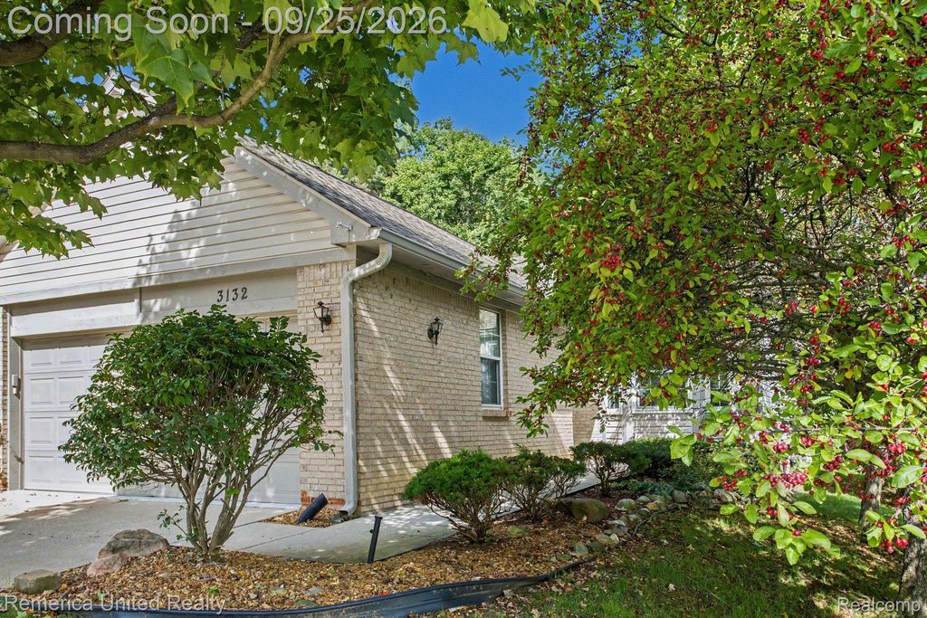 3132 Harbor Court, Waterford Charter Township, MI 48328