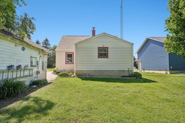 9207 39th AVENUE, Kenosha, WI 53142