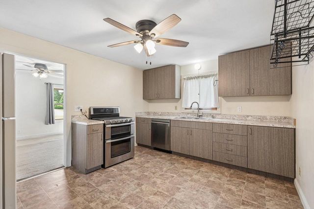 9207 39th AVENUE, Kenosha, WI 53142