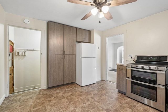 9207 39th AVENUE, Kenosha, WI 53142