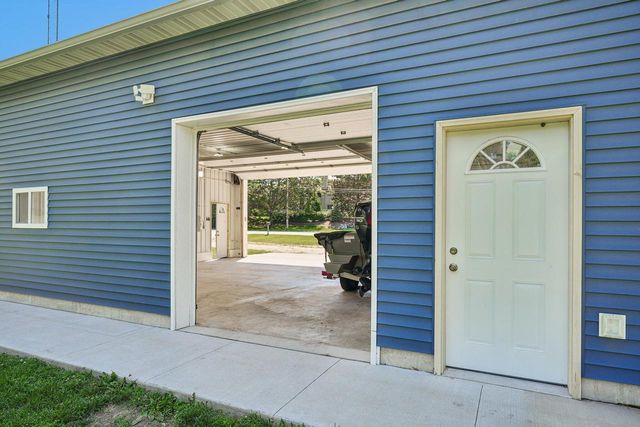 9207 39th AVENUE, Kenosha, WI 53142