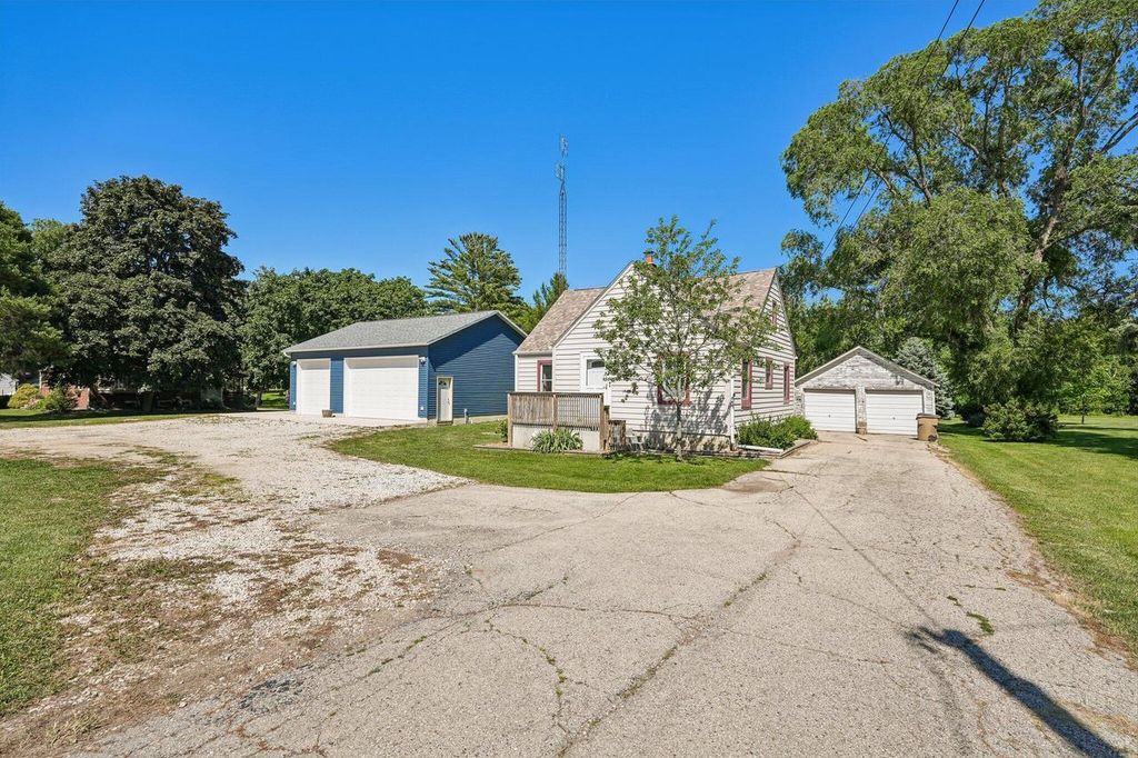 9207 39th AVENUE, Kenosha, WI 53142