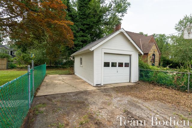 627 Pinehurst Boulevard, Kalamazoo, MI 49006