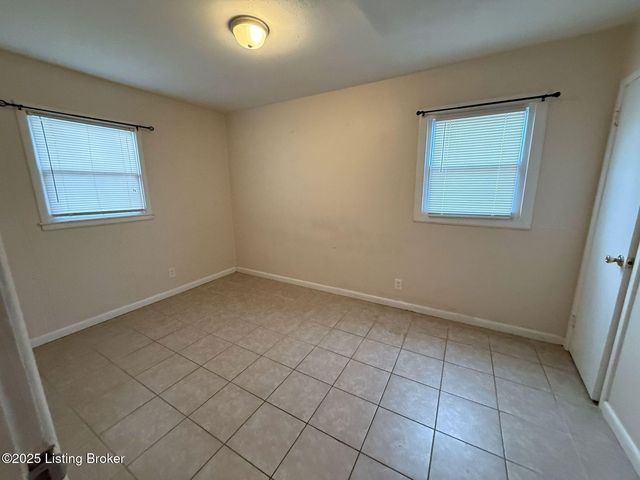 7300 Rainbow Dr, Louisville, KY 40272