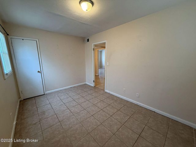 7300 Rainbow Dr, Louisville, KY 40272