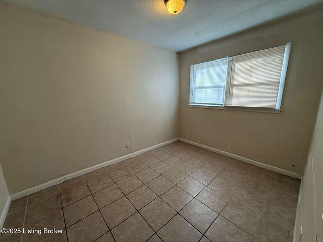 7300 Rainbow Dr, Louisville, KY 40272