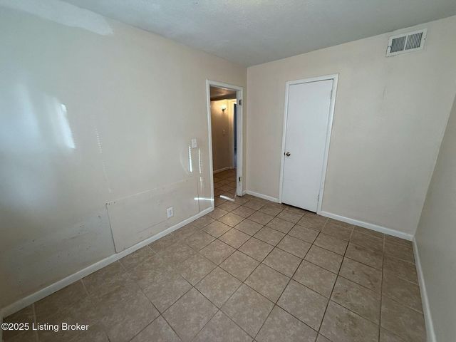 7300 Rainbow Dr, Louisville, KY 40272