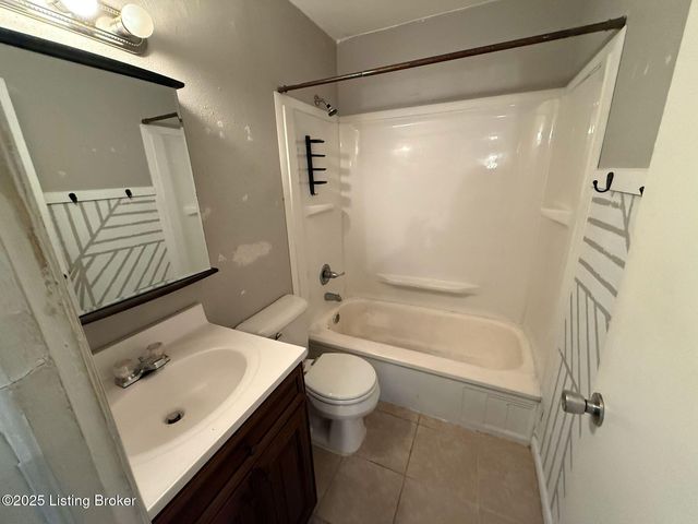 7300 Rainbow Dr, Louisville, KY 40272