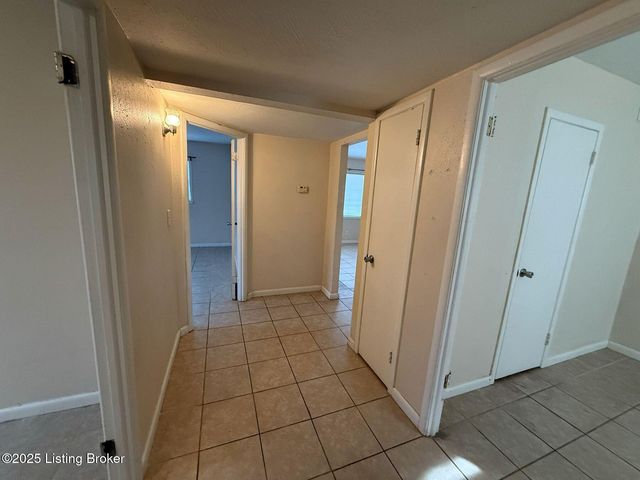 7300 Rainbow Dr, Louisville, KY 40272