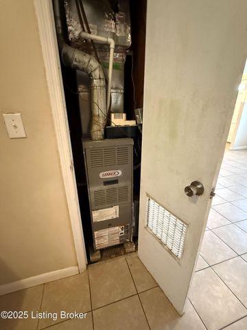 7300 Rainbow Dr, Louisville, KY 40272