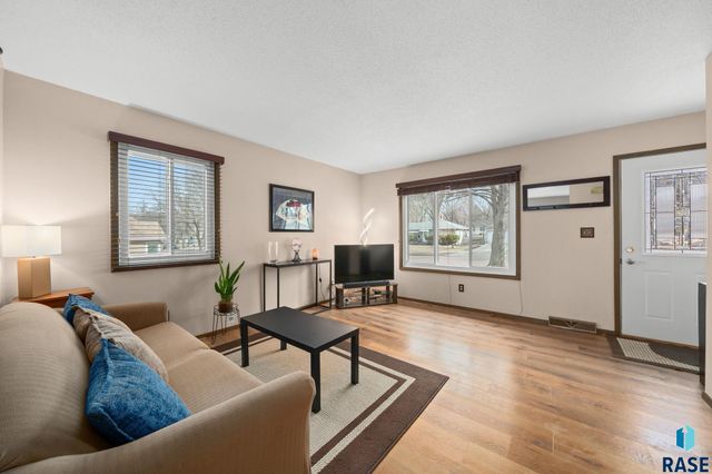 2427 S Center Ave Avenue, Sioux Falls, SD 57105
