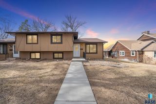 2427 S Center Ave Avenue, Sioux Falls, SD 57105