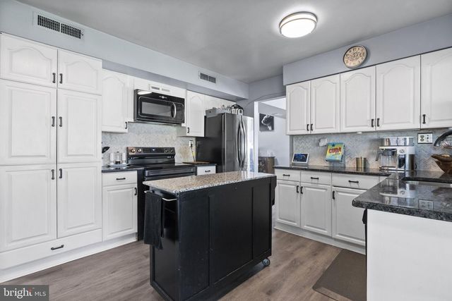 32 HARWOOD RD, Marlton, NJ 08053