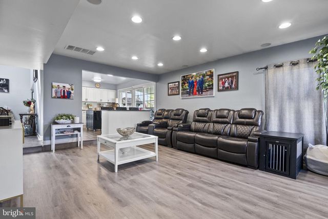 32 HARWOOD RD, Marlton, NJ 08053