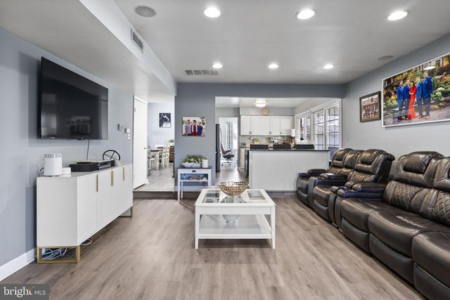 32 HARWOOD RD, Marlton, NJ 08053