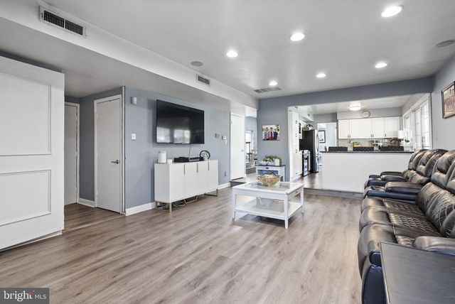 32 HARWOOD RD, Marlton, NJ 08053