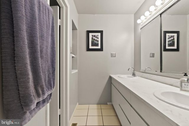 32 HARWOOD RD, Marlton, NJ 08053