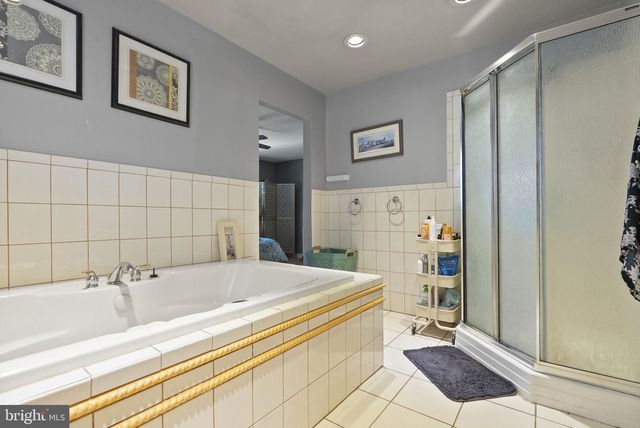 32 HARWOOD RD, Marlton, NJ 08053