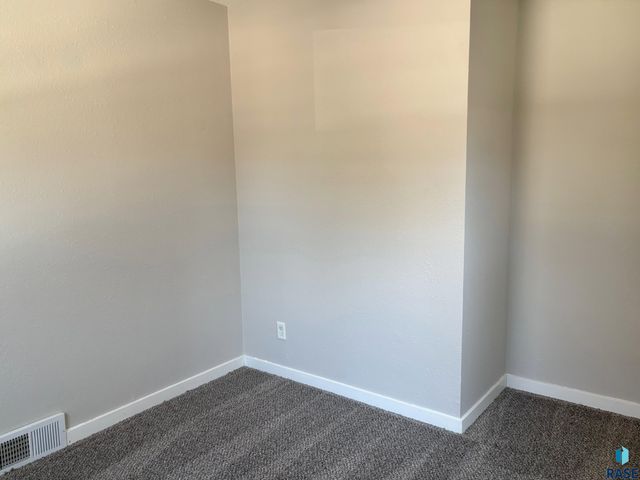 708 S Summit Ave Avenue, Sioux Falls, SD 57104