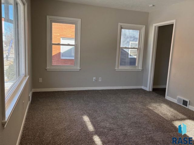 708 S Summit Ave Avenue, Sioux Falls, SD 57104