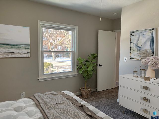 708 S Summit Ave Avenue, Sioux Falls, SD 57104