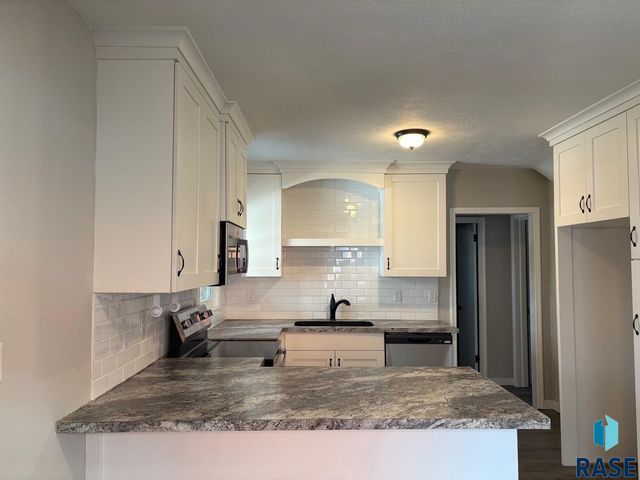 708 S Summit Ave Avenue, Sioux Falls, SD 57104