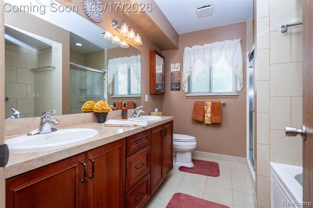 38344 Douglas Drive, Sterling Heights, MI 48310