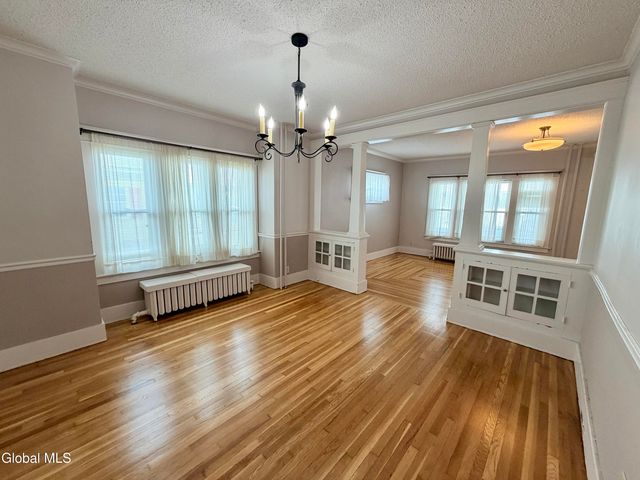 11 Crescent Avenue, Amsterdam, NY 12010