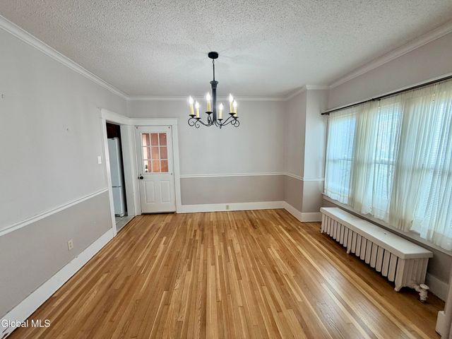 11 Crescent Avenue, Amsterdam, NY 12010