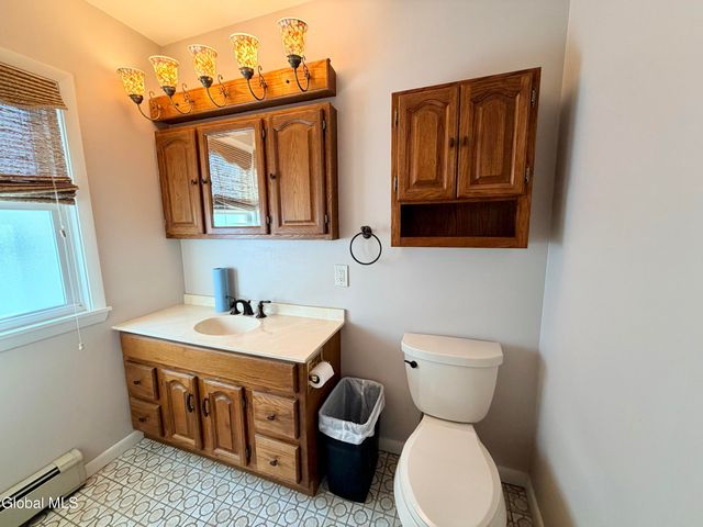 11 Crescent Avenue, Amsterdam, NY 12010