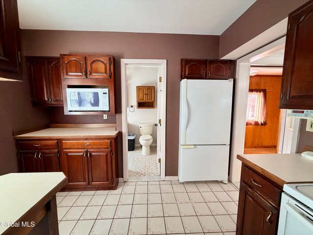 11 Crescent Avenue, Amsterdam, NY 12010